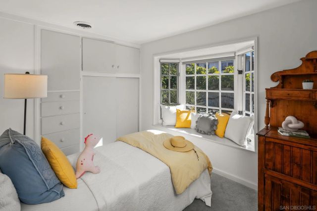 7227 Olivetas Ave, La Jolla, CA 92037