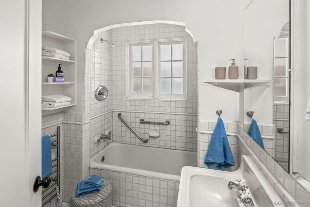 7227 Olivetas Ave, La Jolla, CA 92037