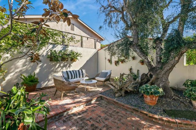 7227 Olivetas Ave, La Jolla, CA 92037