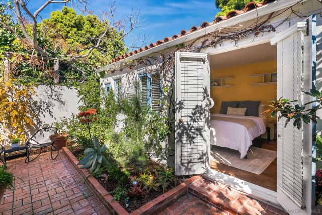 7227 Olivetas Ave, La Jolla, CA 92037