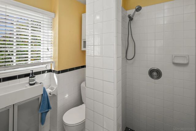 7227 Olivetas Ave, La Jolla, CA 92037