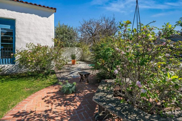 7227 Olivetas Ave, La Jolla, CA 92037