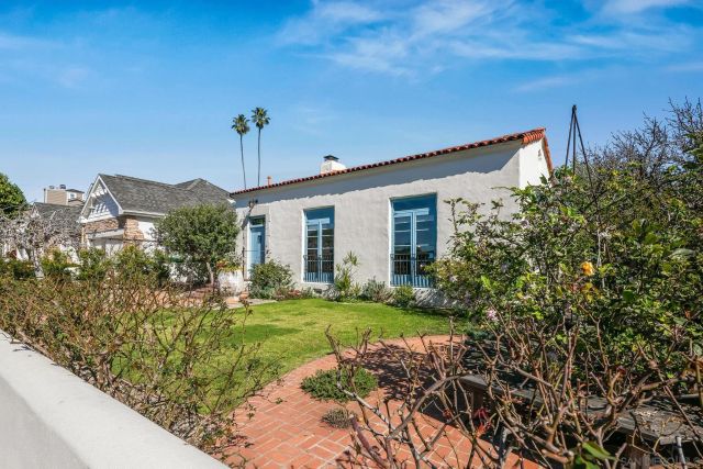 7227 Olivetas Ave, La Jolla, CA 92037