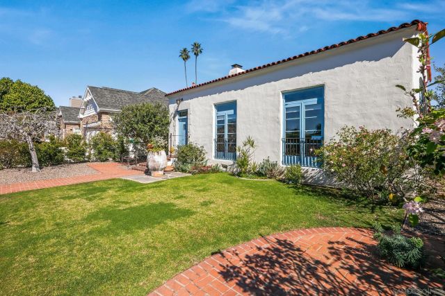 7227 Olivetas Ave, La Jolla, CA 92037