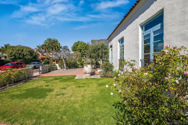 7227 Olivetas Ave, La Jolla, CA 92037