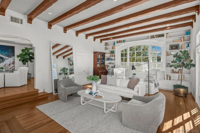 7227 Olivetas Ave, La Jolla, CA 92037