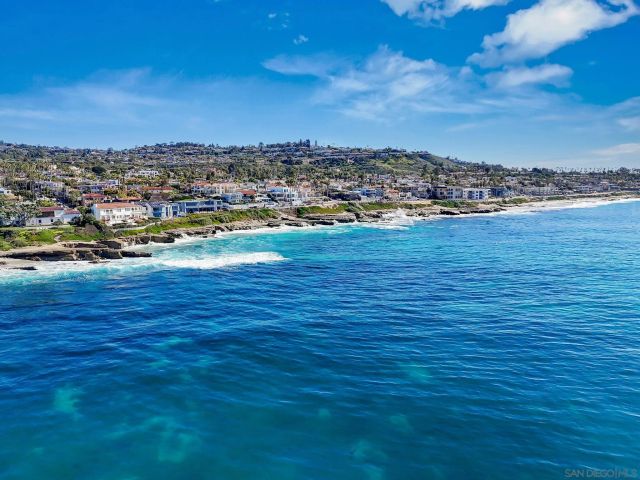 7227 Olivetas Ave, La Jolla, CA 92037