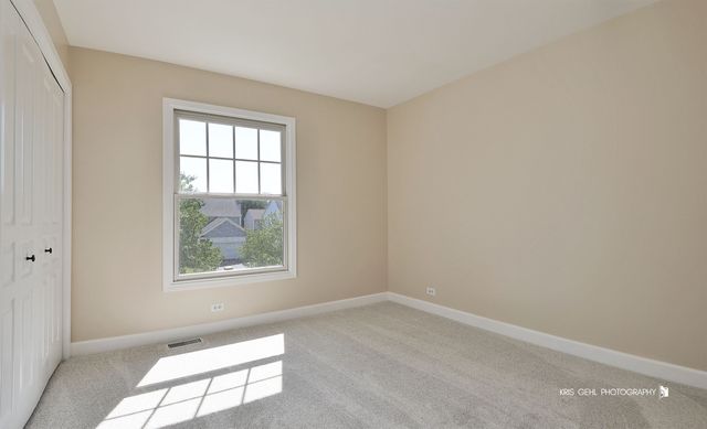 1096 Chesapeake Boulevard, Grayslake, IL 60030