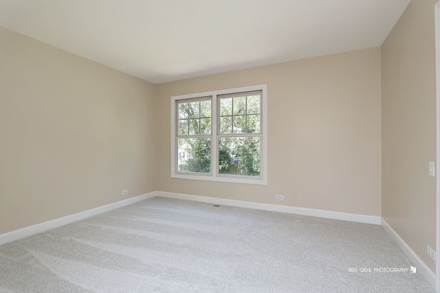 1096 Chesapeake Boulevard, Grayslake, IL 60030
