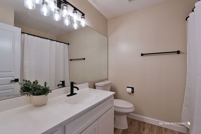 1096 Chesapeake Boulevard, Grayslake, IL 60030