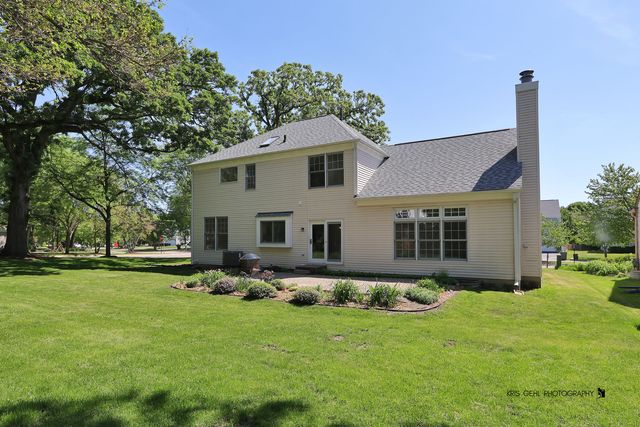 1096 Chesapeake Boulevard, Grayslake, IL 60030