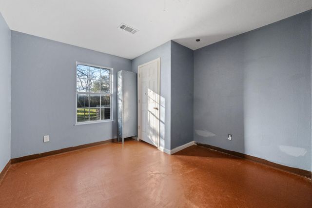 114 Main Street, Hull, TX 77564