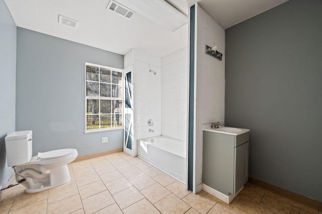 114 Main Street, Hull, TX 77564