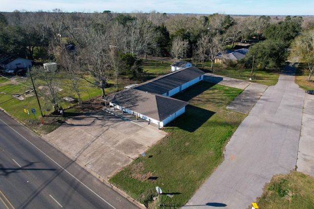 114 Main Street, Hull, TX 77564