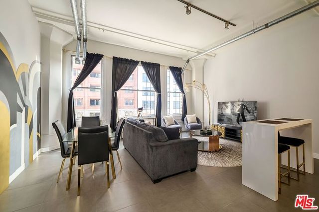 939 S Broadway 304, Los Angeles, CA 90015