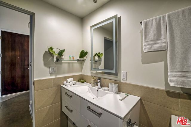 939 S Broadway 304, Los Angeles, CA 90015