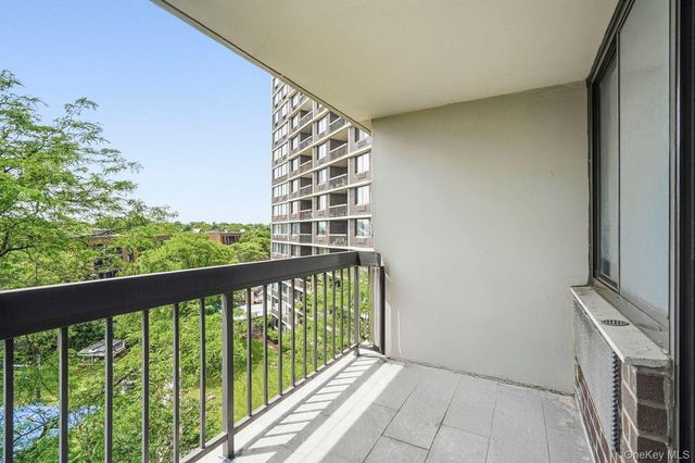 2 Bay Club Drive 6F, Bayside, NY 11360