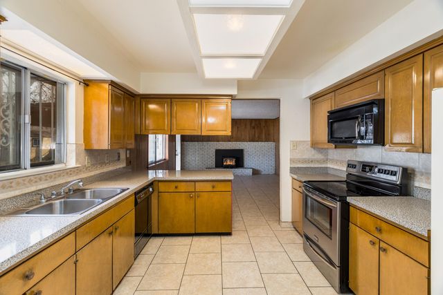 10021 Natalie Court NE, Albuquerque, NM 87111