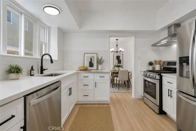 110 S Kings Rd, Los Angeles, CA 90048