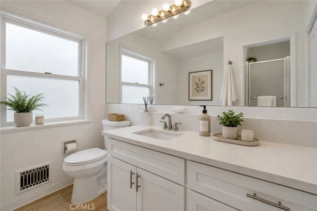 110 S Kings Rd, Los Angeles, CA 90048