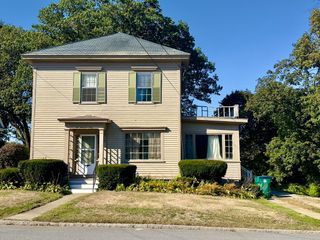 260 Mansur St, Lowell, MA 01852