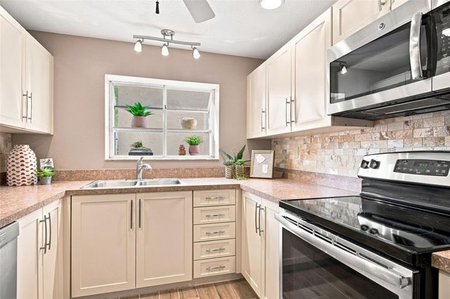 4701 DUHME ROAD 1D, Madeira Beach, FL 33708