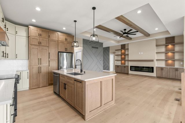 18051 Tanglewood Drive, Clive, IA 50325