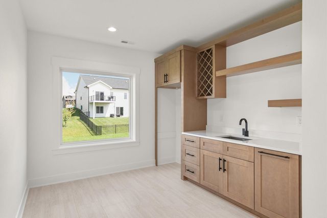 18051 Tanglewood Drive, Clive, IA 50325