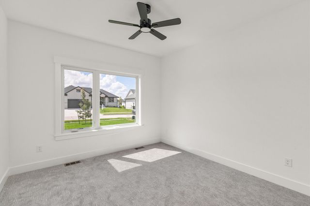 18051 Tanglewood Drive, Clive, IA 50325