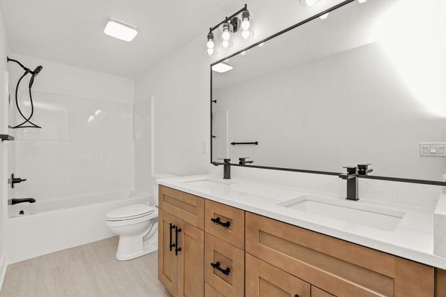 18051 Tanglewood Drive, Clive, IA 50325