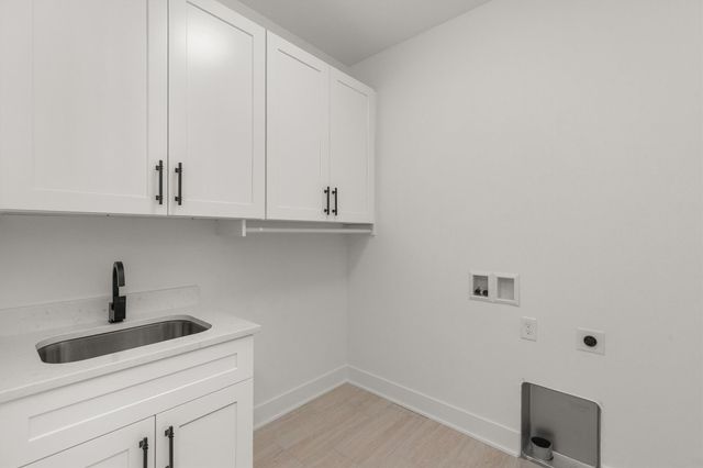 18051 Tanglewood Drive, Clive, IA 50325
