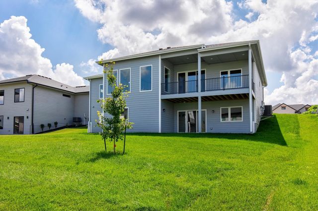 18051 Tanglewood Drive, Clive, IA 50325