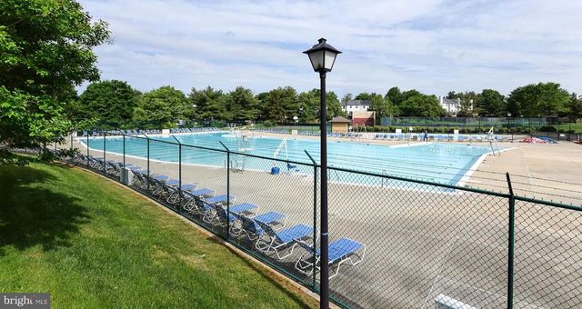 8205 WHISPERING OAKS DR #304, Gaithersburg, MD 20879