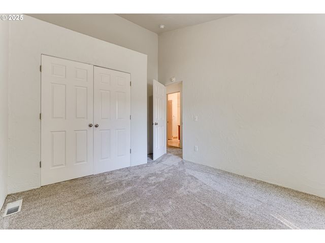 3685 WESTLEIGH St, Eugene, OR 97405