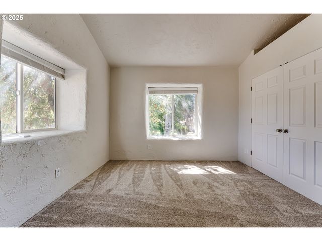 3685 WESTLEIGH St, Eugene, OR 97405