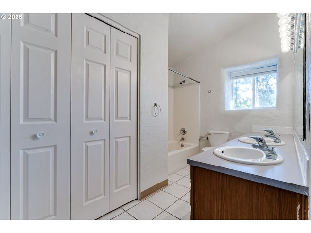 3685 WESTLEIGH St, Eugene, OR 97405