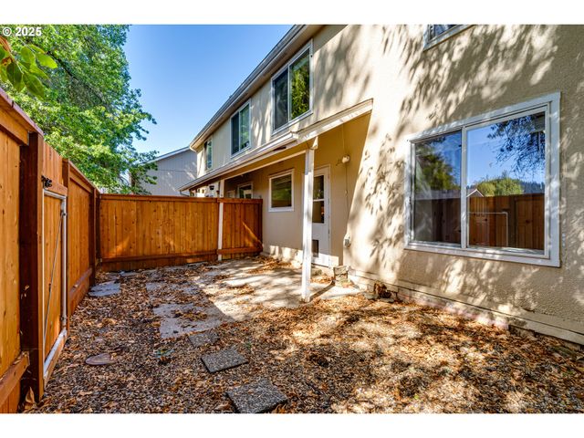 3685 WESTLEIGH St, Eugene, OR 97405