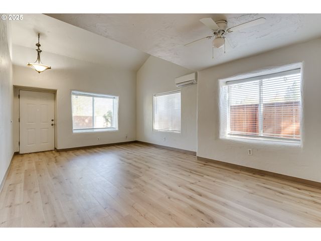 3685 WESTLEIGH St, Eugene, OR 97405