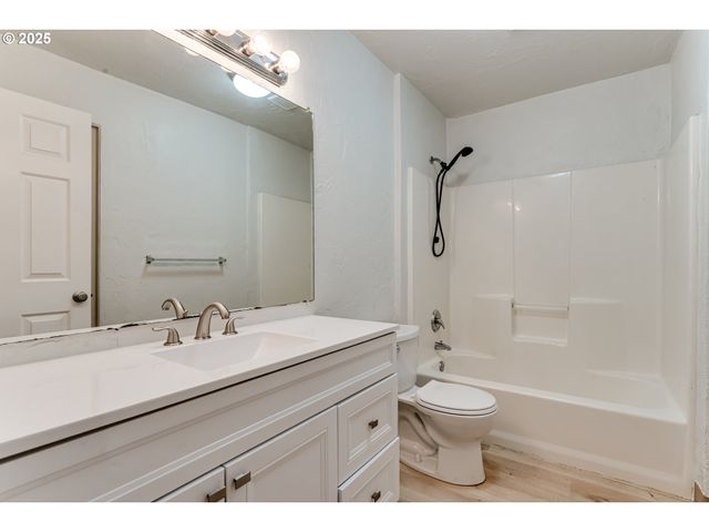 3685 WESTLEIGH St, Eugene, OR 97405