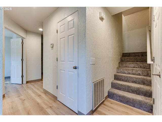 3685 WESTLEIGH St, Eugene, OR 97405