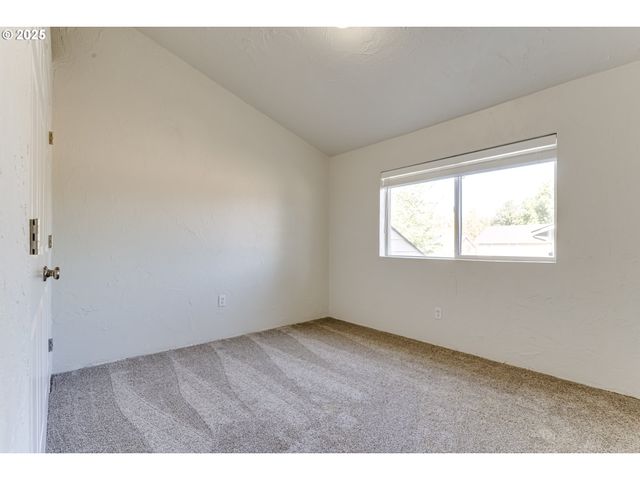 3685 WESTLEIGH St, Eugene, OR 97405