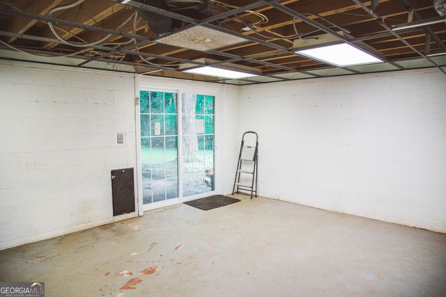 921 Crystal Drive, Thomaston, GA 30286