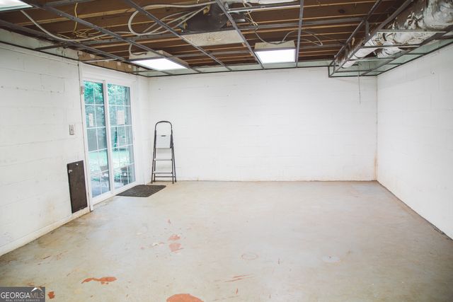 921 Crystal Drive, Thomaston, GA 30286