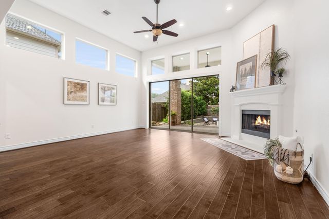 915 Holly Chapple Drive, Conroe, TX 77384