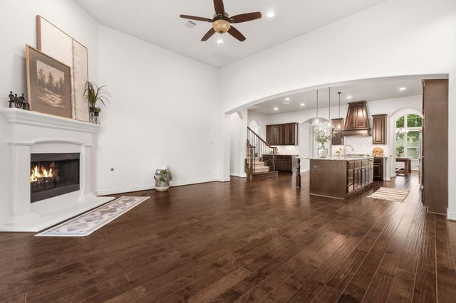 915 Holly Chapple Drive, Conroe, TX 77384