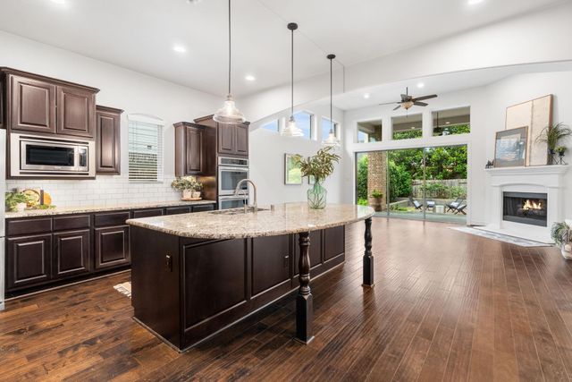915 Holly Chapple Drive, Conroe, TX 77384