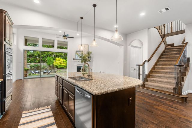 915 Holly Chapple Drive, Conroe, TX 77384