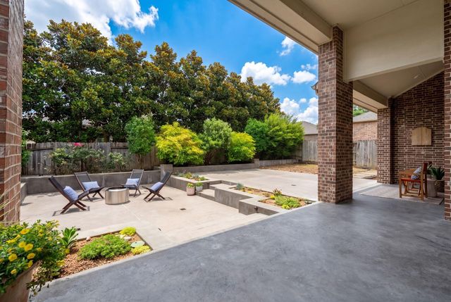 915 Holly Chapple Drive, Conroe, TX 77384