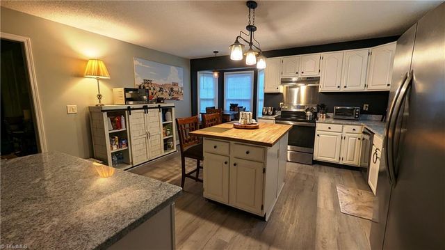 222 Shallowbrook Drive, Advance, NC 27006