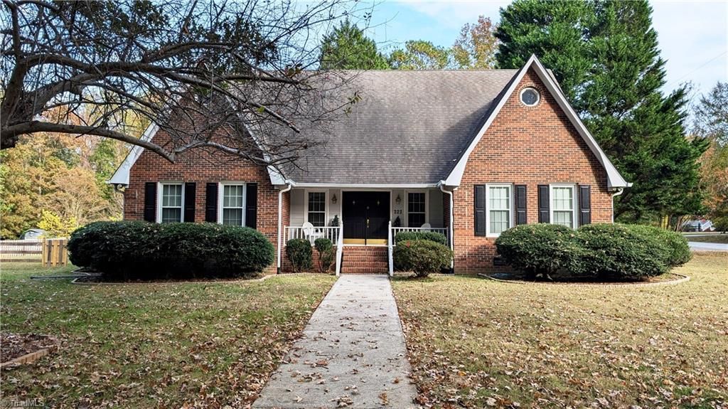 222 Shallowbrook Drive, Advance, NC 27006